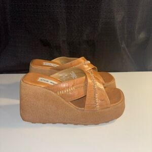 Steve Madden Tan Wedges